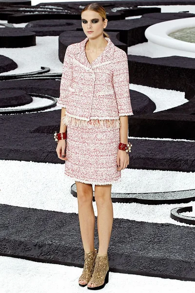 Look 16